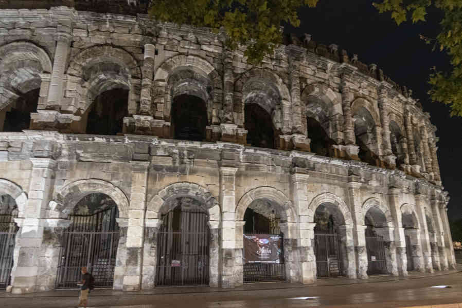 Francia - Nimes 008 - La Arena de Nimes - imagen nocturna.jpg